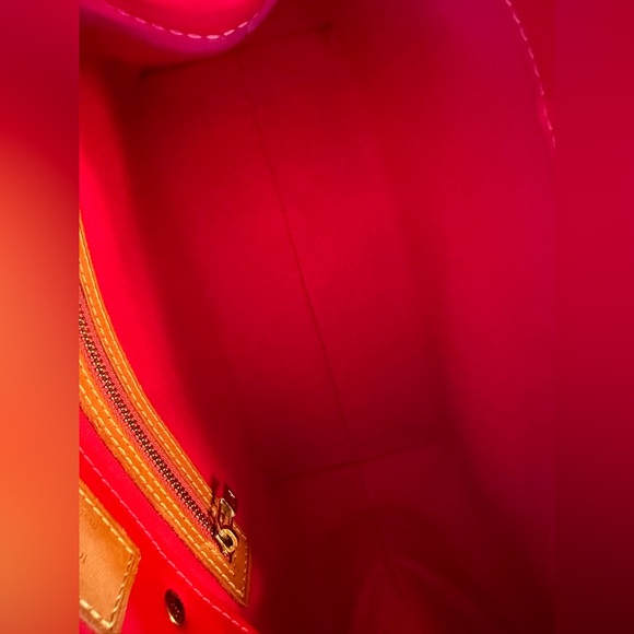 Luis Vuitton (posh auth.) Vernis leather HOT PINK mini tote bag! PRISTINE! - Picture 10 of 16